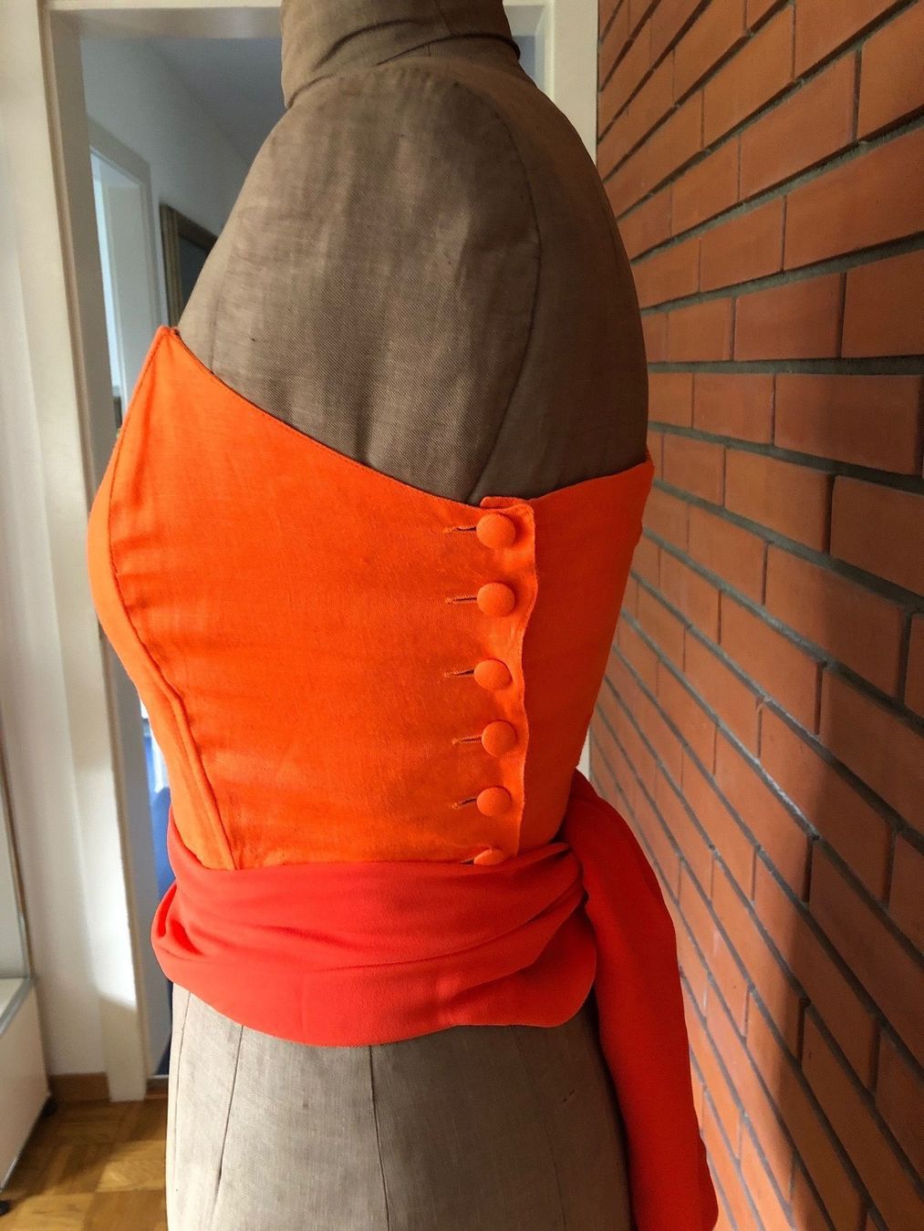 Top: Bustier mit angenähten Seidenschal! – Usato da Niederteufen venduto da nana65 1