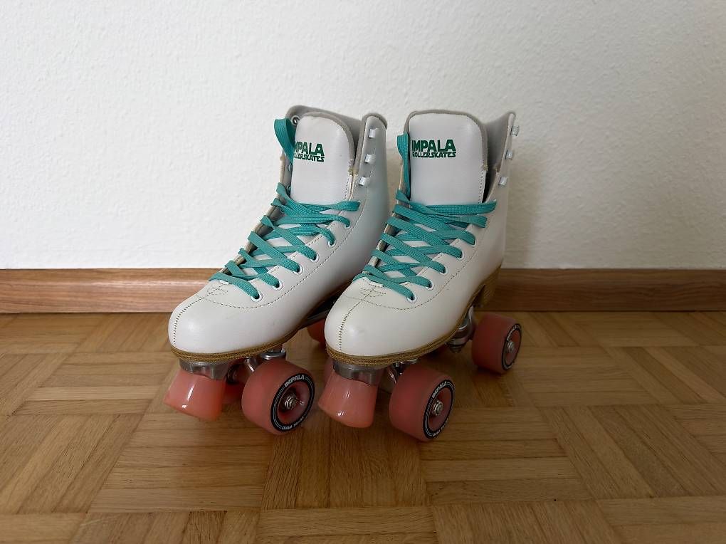 Patins à roul. & inline: Impala Rollerskates, Grösse 37, Weiss/Rosa  – D'occasion à Basel par Sir.Leica