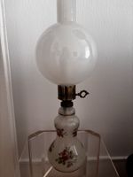 Lampe à pétrole en opaline transformée en lampe