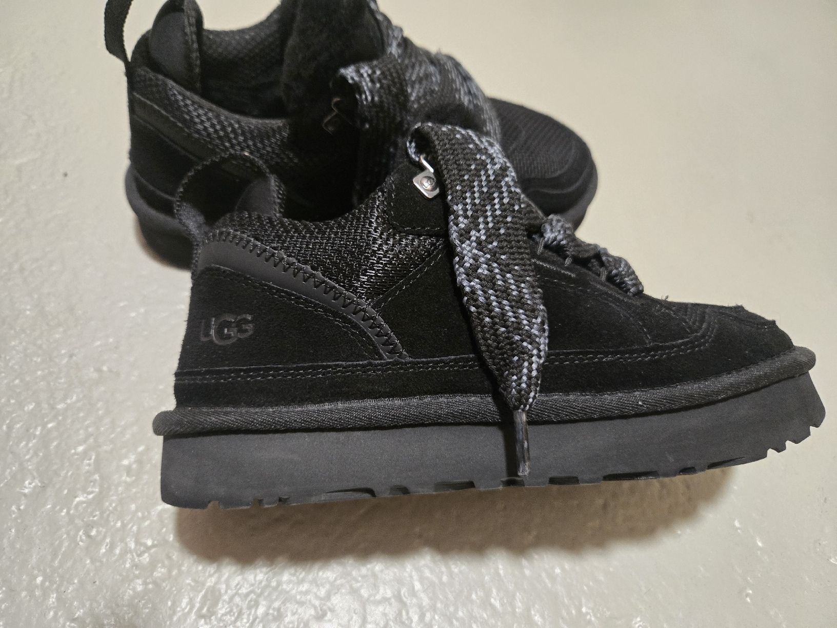 Ugg Scarpe da uomo: basket UGG 36 – Usato da Bassecourt venduto da co.hurlimann 1