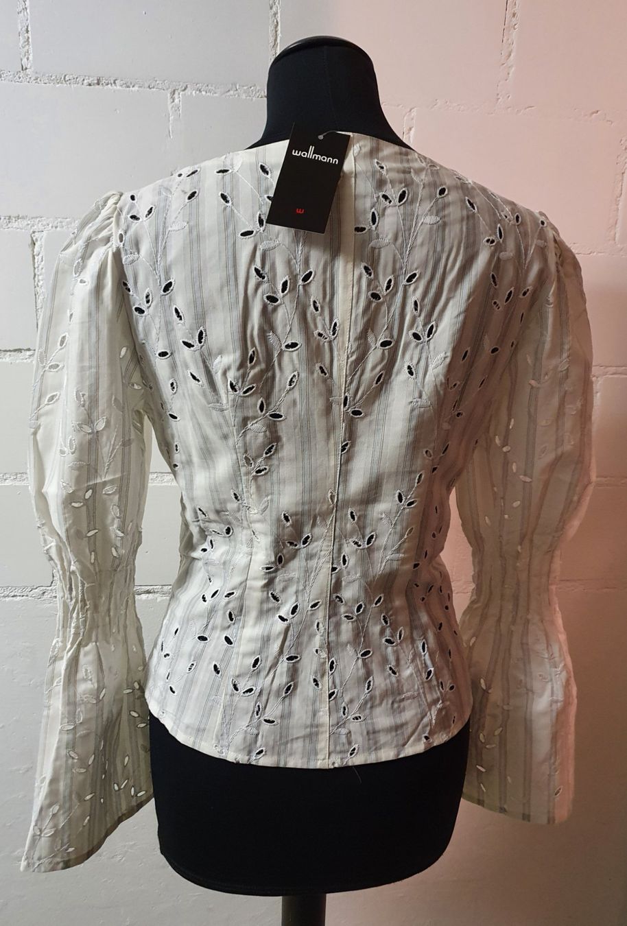 Camicette: Neu: "Wallmann" / edle Trachten Mieder-Bluse Gr. 40 / Creme – Nuovo (secondo la descrizione) da Muri AG venduto da Edlerweiss 2
