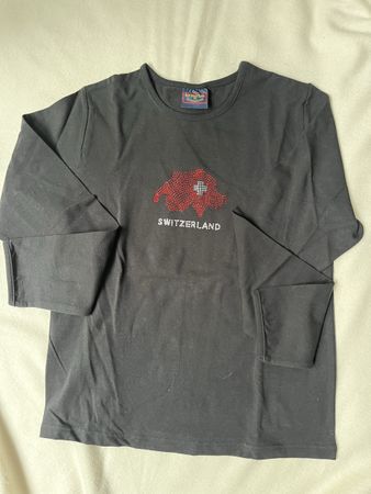 Schwarz Langarmshirt mit Strass-Schweiz. Gr. M.