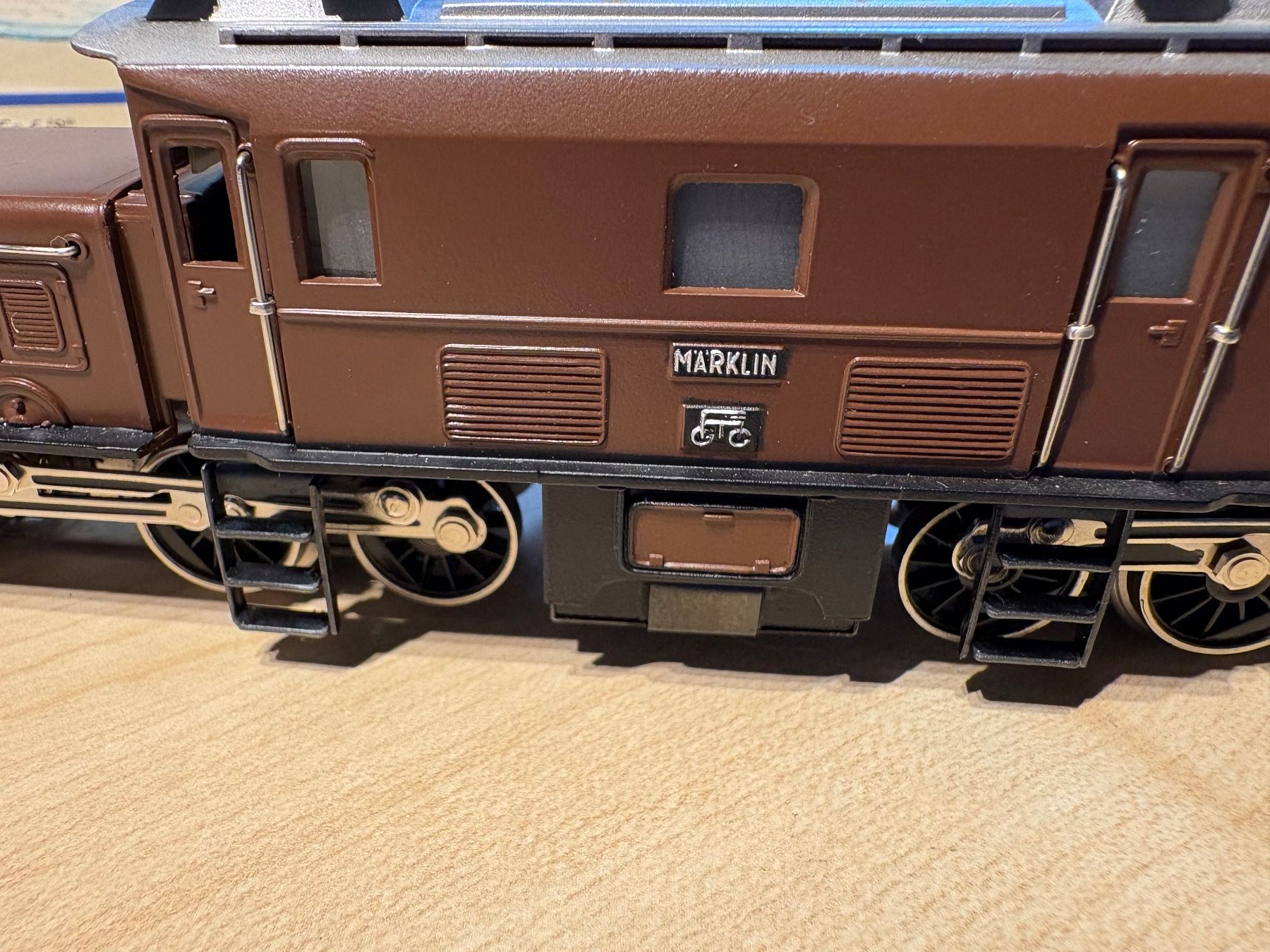 Märklin Modellini di ferrovie: Maerklin 30159 Ce 6/8III Brune – Nuovo e nell'imballaggio originale da Corcelles Payerne venduto da Pierre66 1