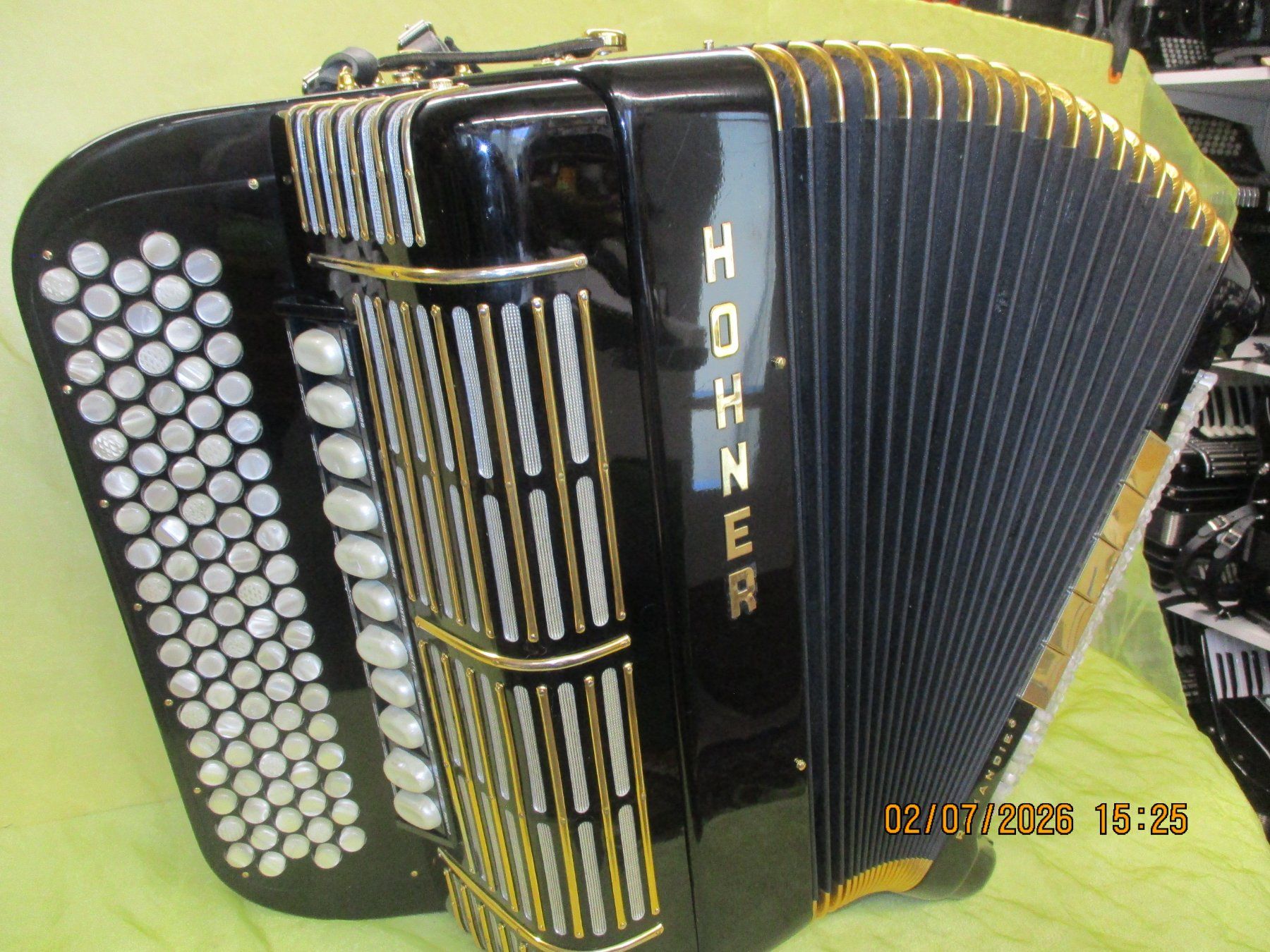 Hohner Instruments de musique: Akkordeon Hohner Romandie 3+3 – D'occasion à Jegenstorf par Oktavio 2