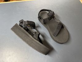 Teva Flatform Universal Sandale, Neu, Gr. 39, schwarz