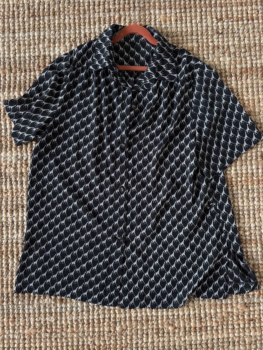 Camicette: Coole Bluse mit Giraffen-Muster – Nuovo (secondo la descrizione) da Tägerwilen venduto da vivlara