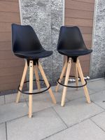 2 Barhocker schwarz Holzbeine guter Zustand