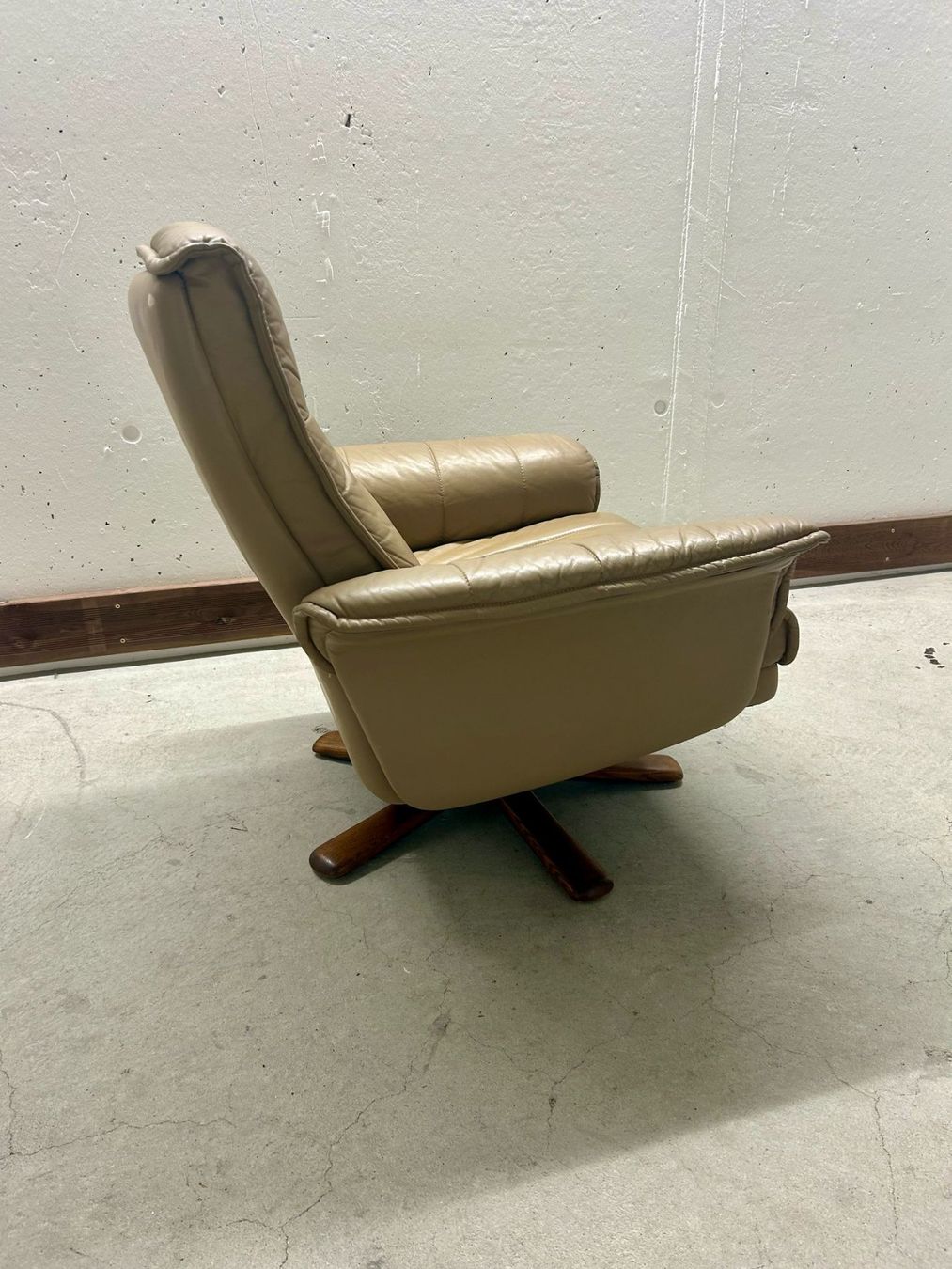 Poltrone: Mid-Century Leder Drehsessel, Möbelindustrie SEM – Usato da Rickenbach ZH venduto da Insider-Boerse 3