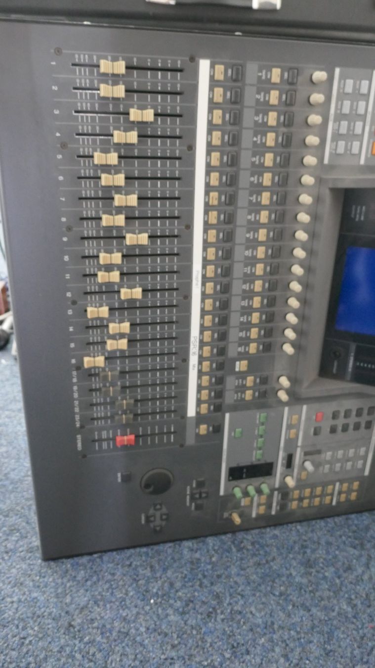 Yamaha Console di mixaggio: Yamaha 02r Mischpult – Usato da Wenslingen venduto da FairlightCMI 2