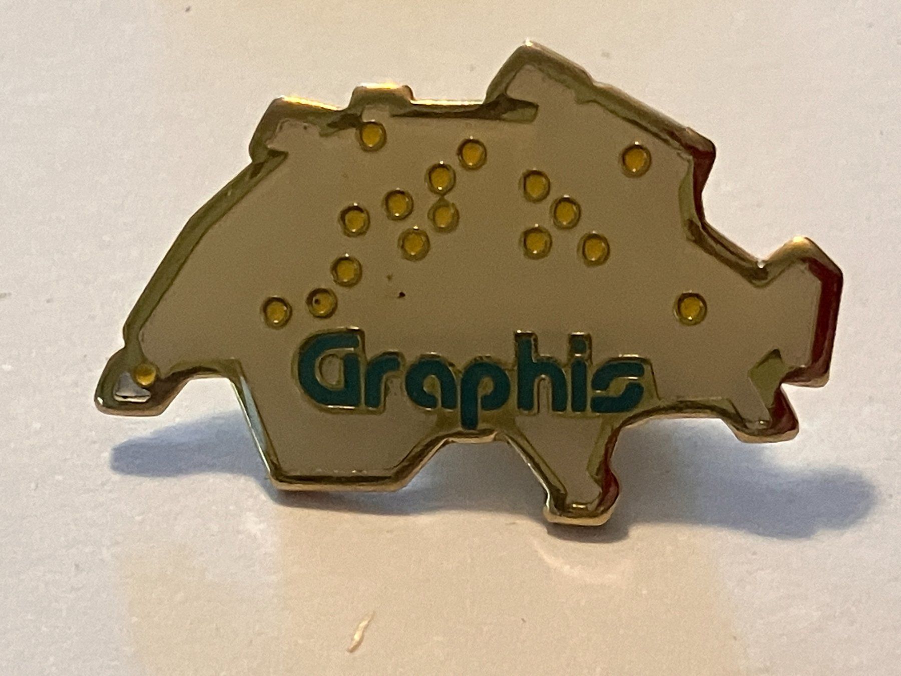 Placchette & Badge: 1 Pin Graphic – Usato da Basel venduto da djwwpp