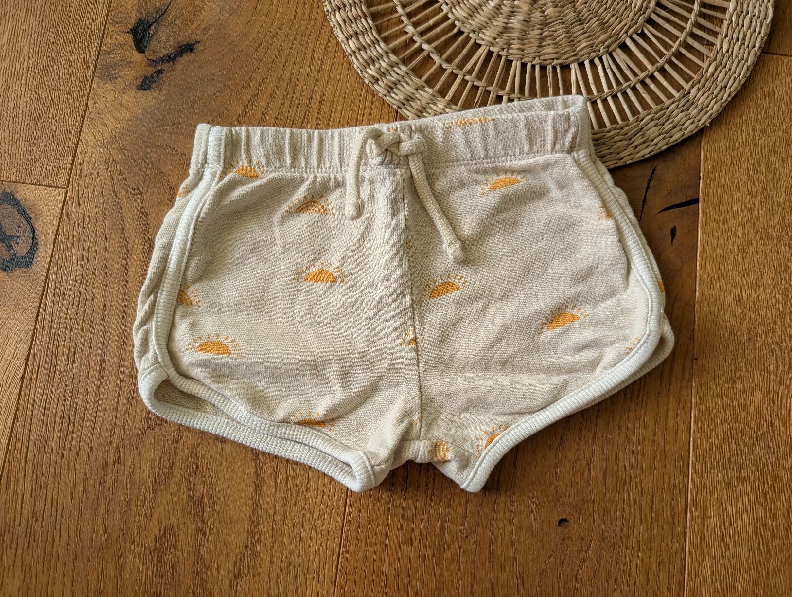 Manor Hosen: 86 Baby Shorts, Beige Sonne – Gebraucht aus Wald ZH von rammyly