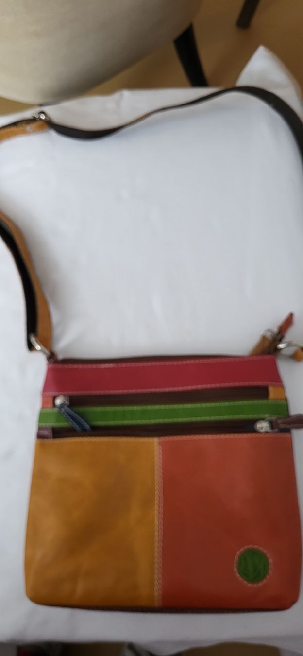 Taschen für Damen: Farbige Handtasche – Gebraucht aus Spiez von Lotta2