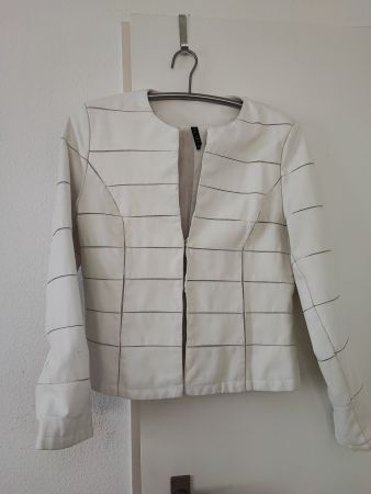 Weiße elegante und spezielle Kunstlederjacke