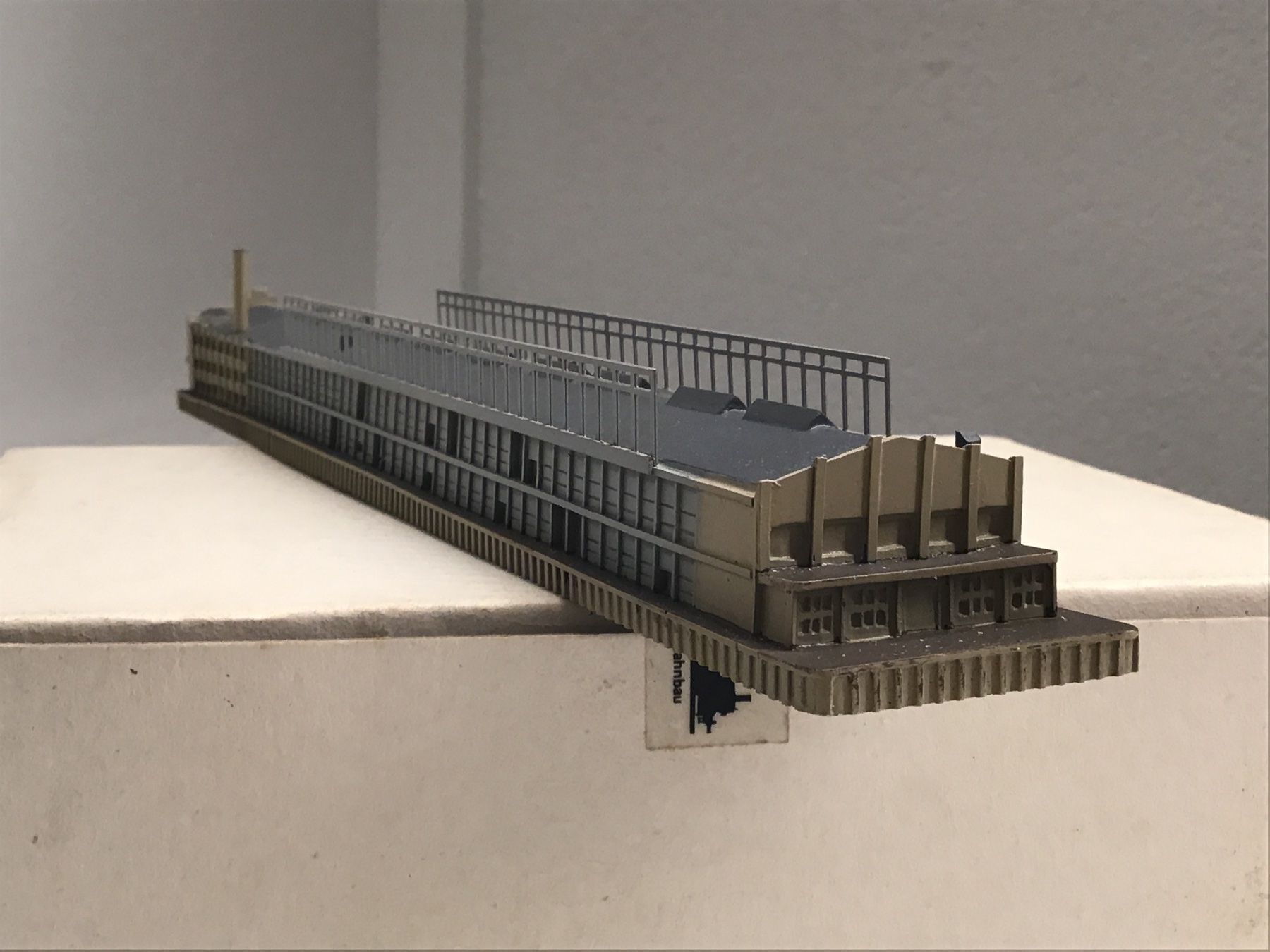 Kit di modellismo & Modellini statici: Pier1:1250 Resin schwer – Nuovo e nell'imballaggio originale da Männedorf venduto da Spezial-Modelle 1