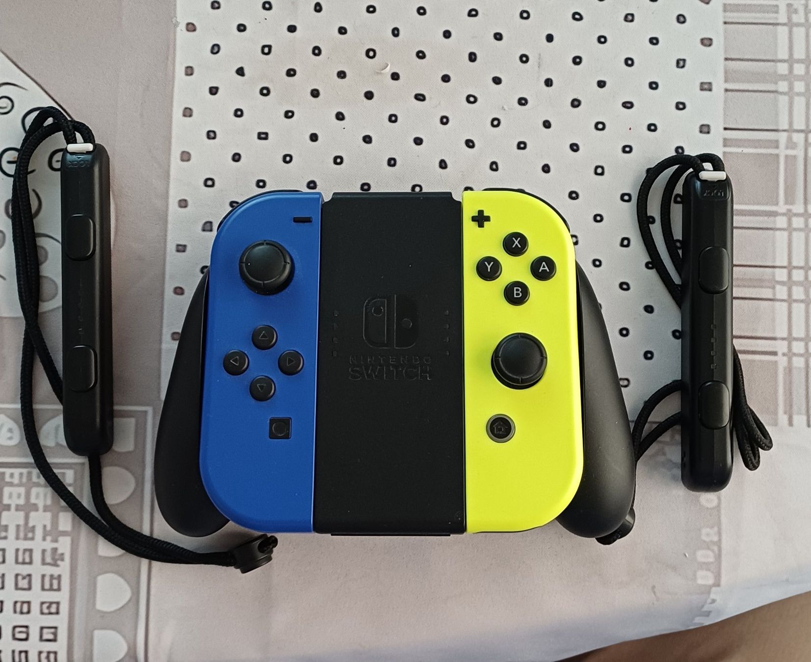Manettes: JOY CON ORIGINAL NINTENDO SWITCH – Neuf (Voir description) à Villars-le-Terroir par Hamtaro71
