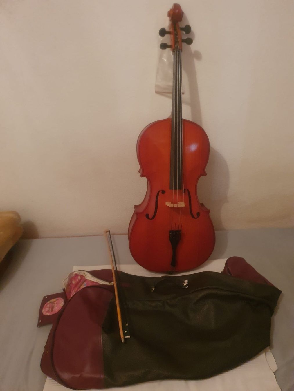 Strumenti musicali: Cello inkl. Bogen und Tragtasche (Restauriert) – Usato da Basel venduto da FirstClass4000