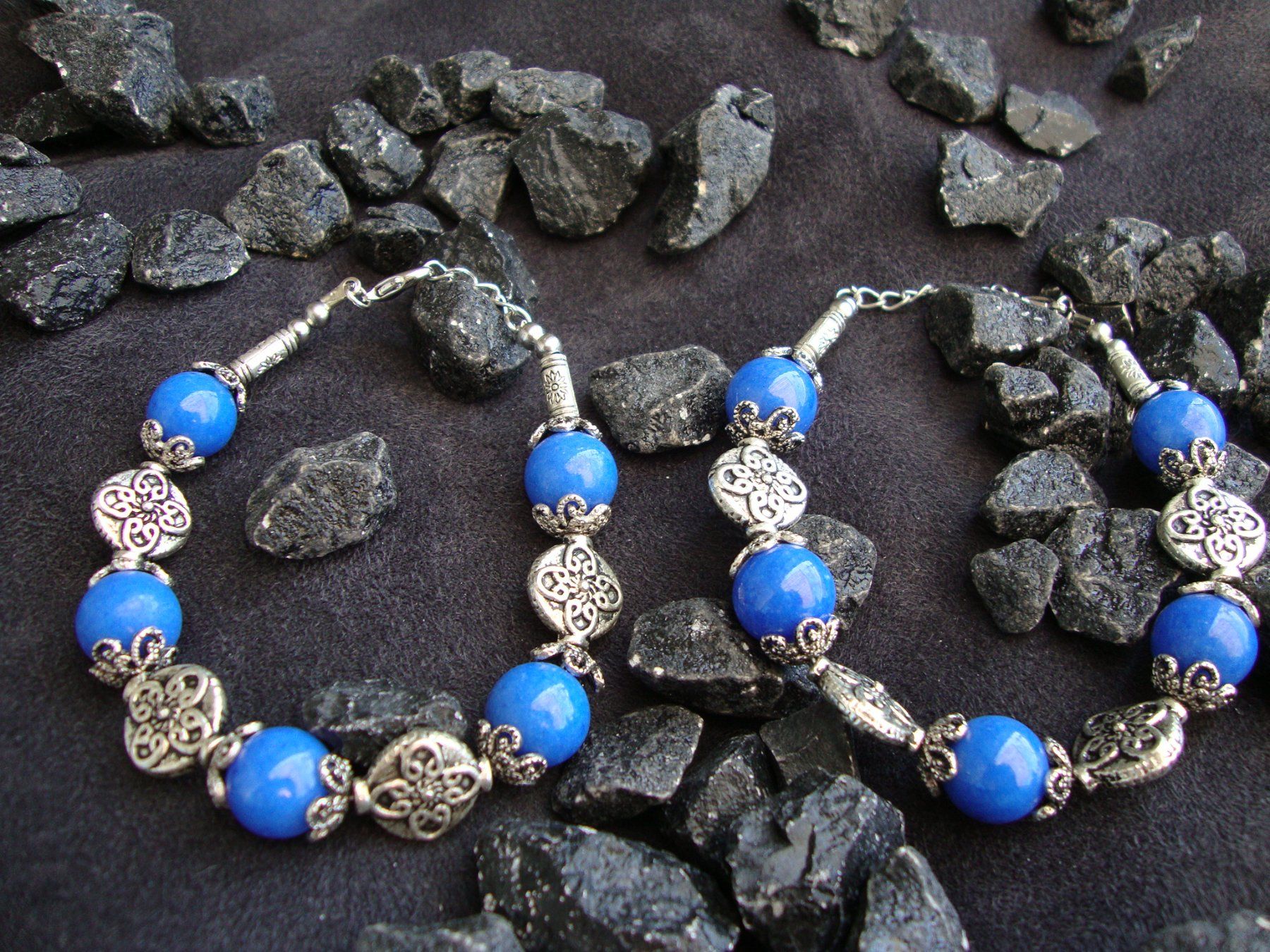 Bracciali & Braccialetti: Zwei Armbänder mit blauen Achat-Edelsteinperlen – Nuovo (secondo la descrizione) da Hünenberg venduto da Aquazur