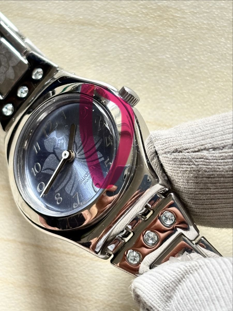 Swatch Orologi: Swatch Damenuhr blau floral  – Usato da Grenchen venduto da chththl 7