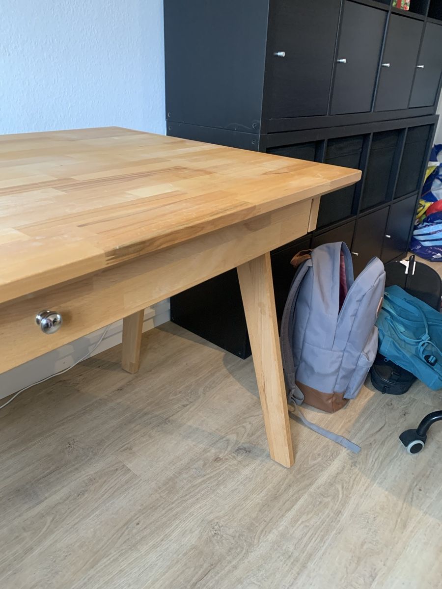 Bureaux: Wunderschöner selbstgebauter Holztisch – Neuf (Voir description) à Trimbach par anina.battaglia 1