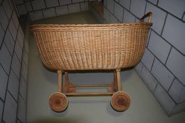 100 jährige  Stubenwagen
