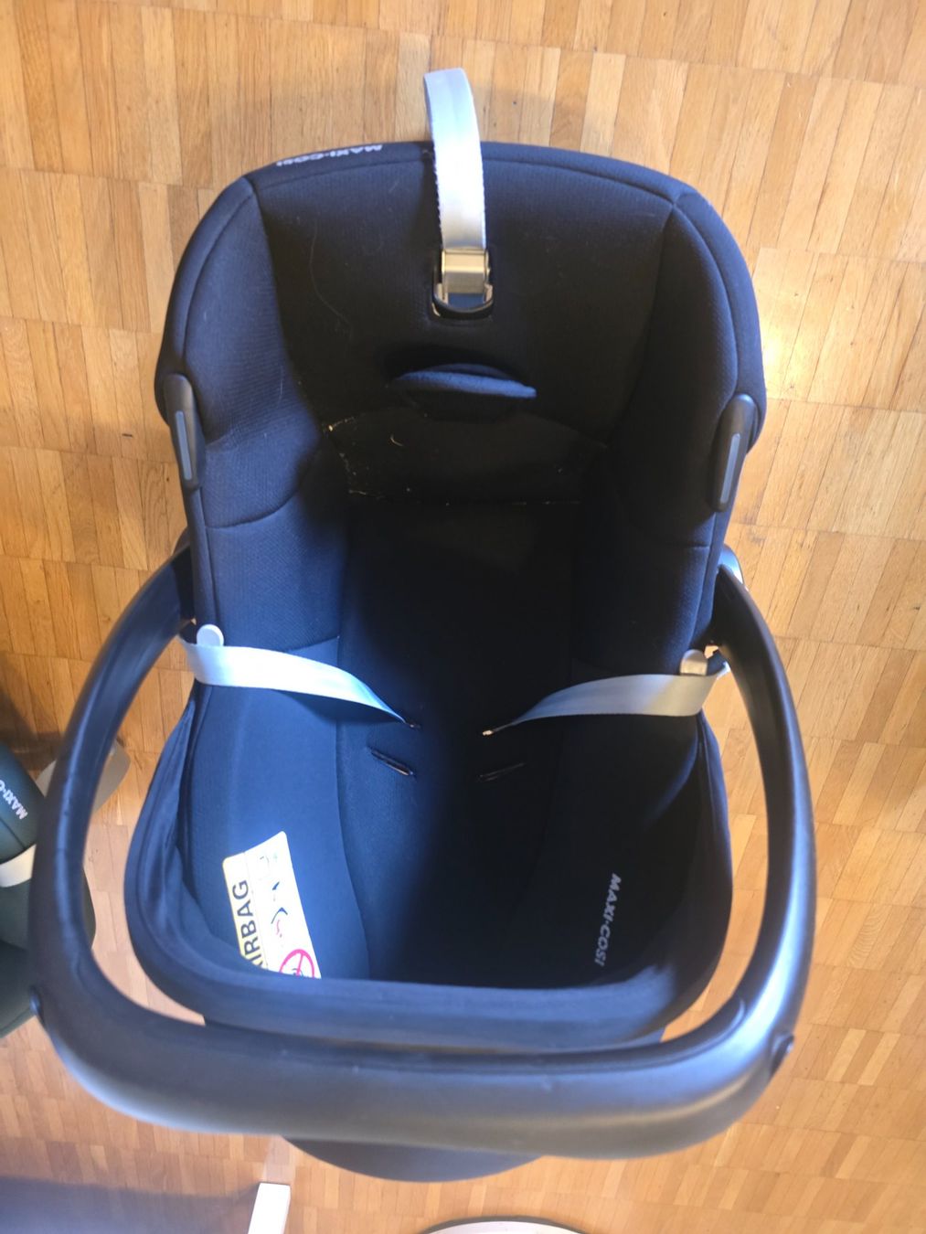 Maxi-Cosi Sièges auto: Maxi-Cosi CabrioFix I-Size Schwarz – D'occasion à Maur par pet_v5jw 1