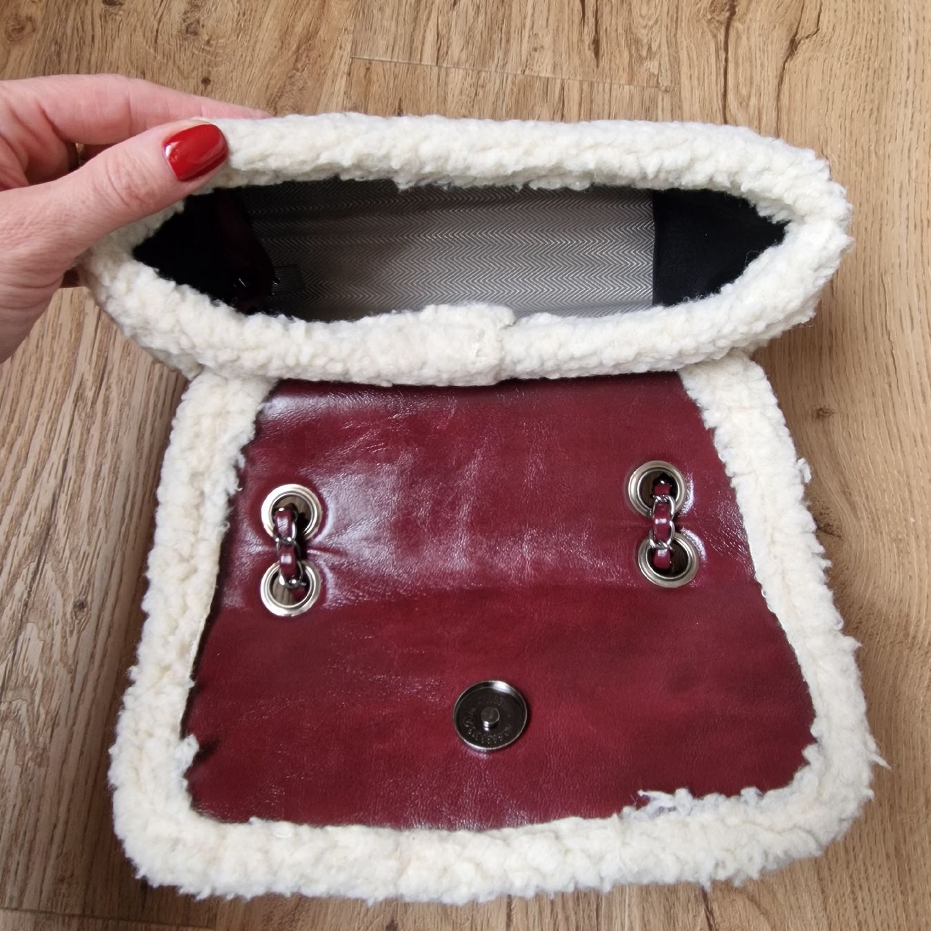 Borse da donna: Stylish Leather Bag with Chain Strap – Nuovo (secondo la descrizione) da Mönchaltorf venduto da nzhuravel 2