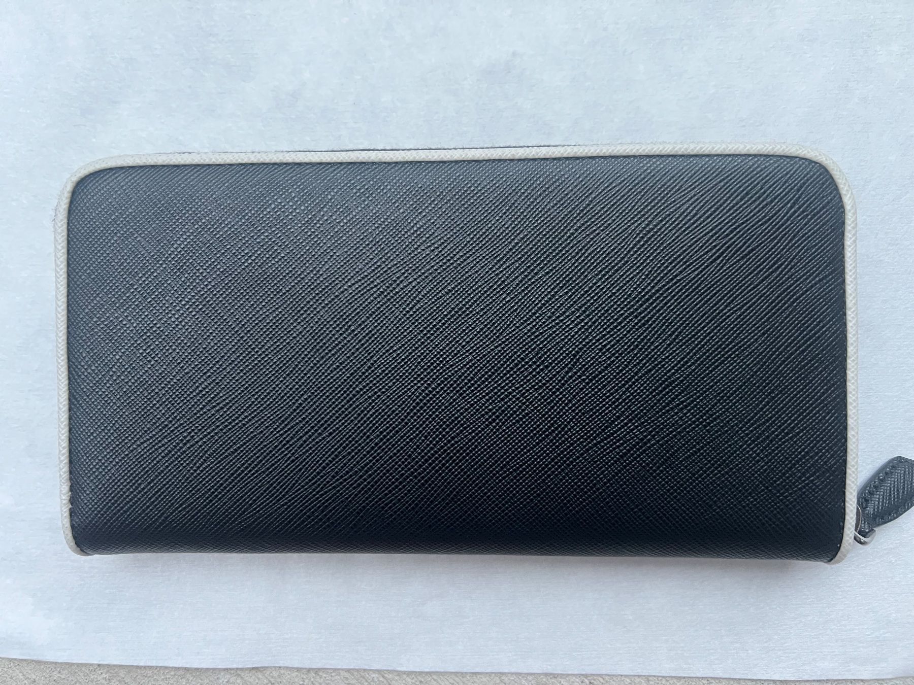 Portamonete: Prada Geldbörse nero+bianco – Nuovo (secondo la descrizione) da Dübendorf venduto da fadrinli 1