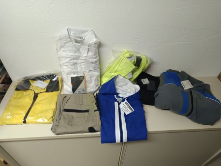 Diverses Kleider Neuware