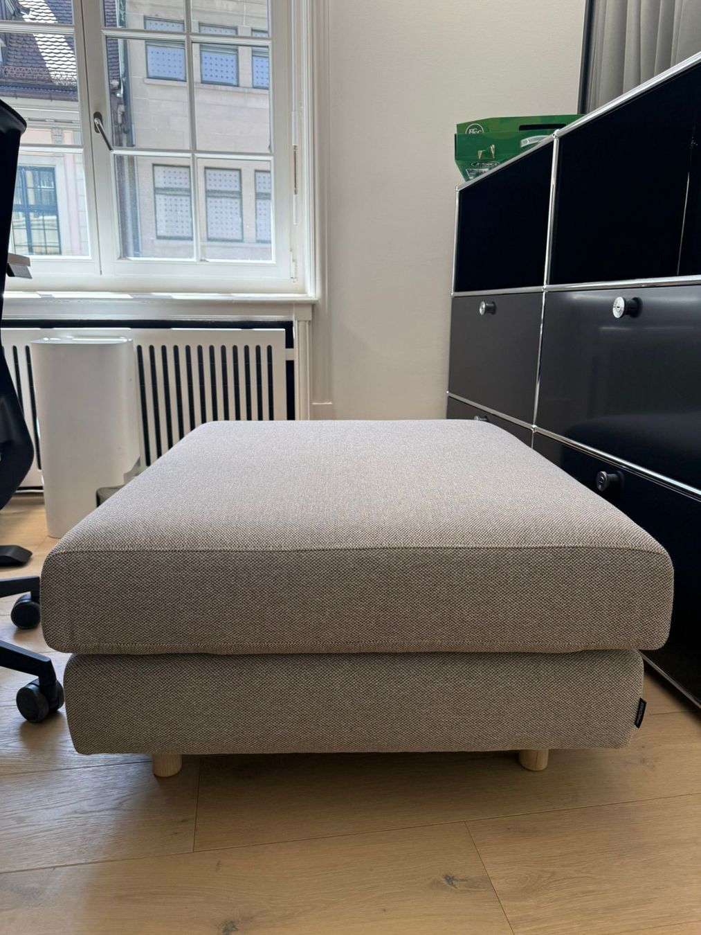 Hocker: Neuwertiger Pouf / Hocker - Top Zustand! – Gebraucht aus St. Gallen von iva_7z65 2