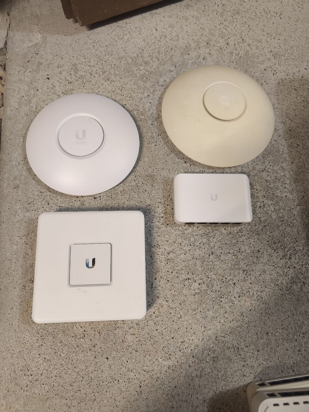 Unifi Modems & Router: Ubiquiti UniFi Set – Gebraucht aus Hombrechtikon von mame2ch