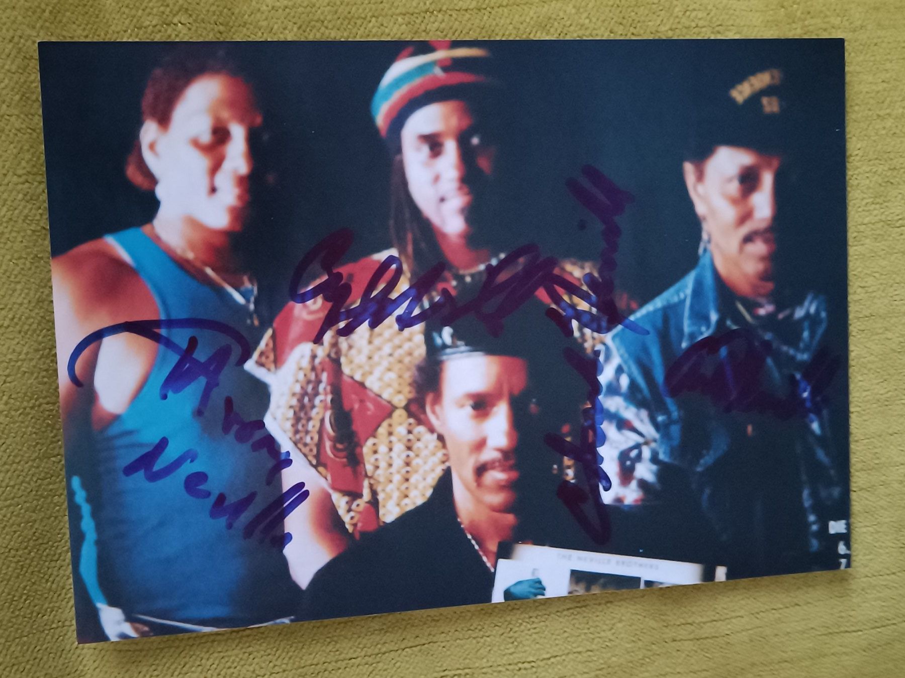 Autografi: Neville Brothers - handsigniert 1992 – Usato da Menziken venduto da Artographs