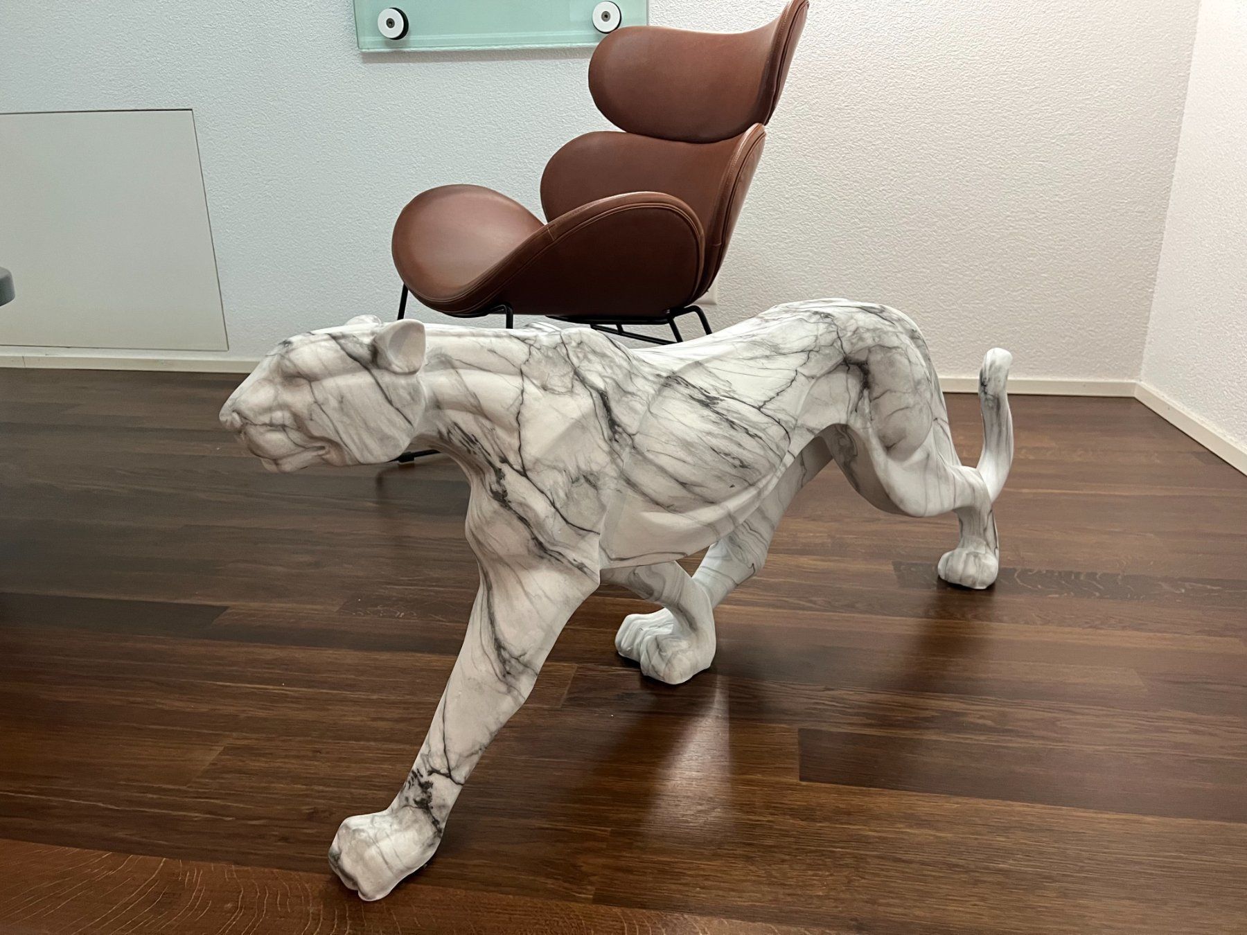 Statuette: 129cm Dekofigur Leopard Fiberglas Marmor-Look – Usato da Rüschlikon venduto da tta_22 3