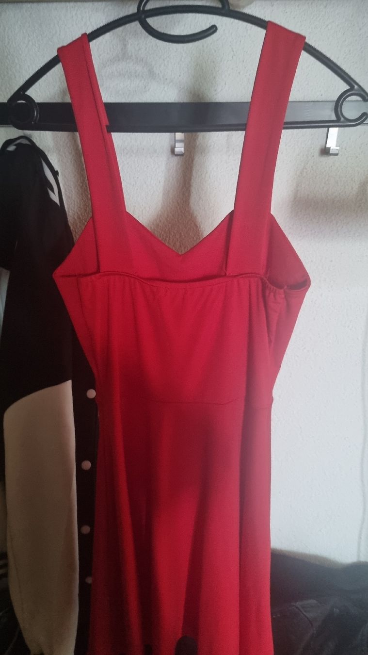 Kleider: wunderschönes Rotes Kleid in grösse M  – Neu (gemäss Beschreibung) aus Rickenbach LU von sammija 2