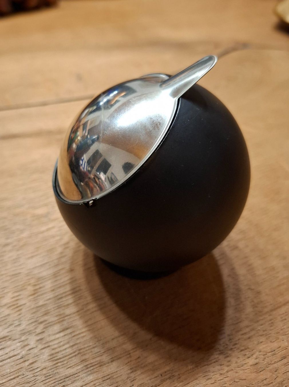 Portacenere: Space Age Quist Kugelascher / Aschenbecher in schwarz/silber – Usato da Schlieren venduto da Norauro 5