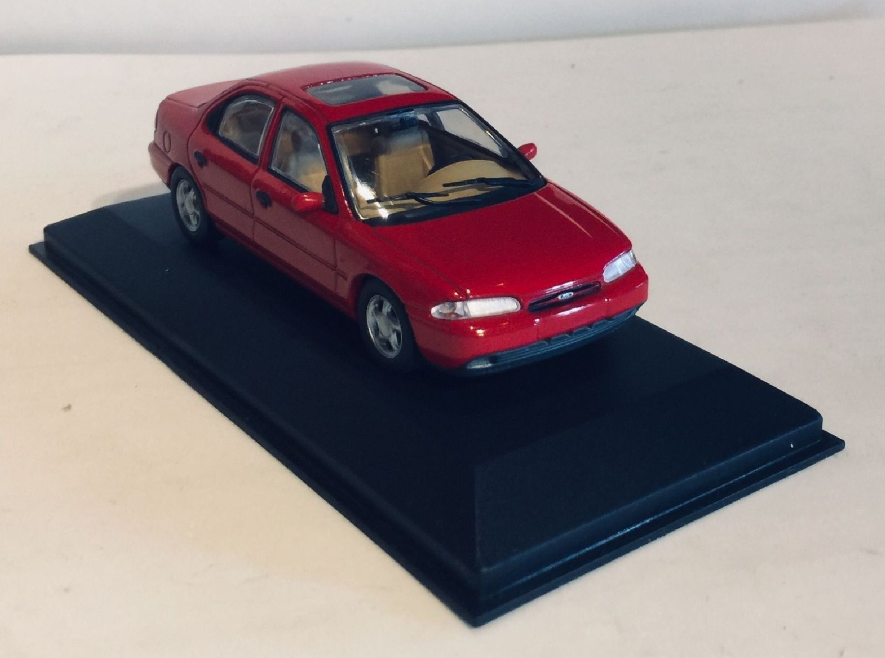 Minichamps Modellini d'auto: MINICHAMPS Ford Mondeo Limousine – Usato da Sonceboz-Sombeval venduto da Decolove 2