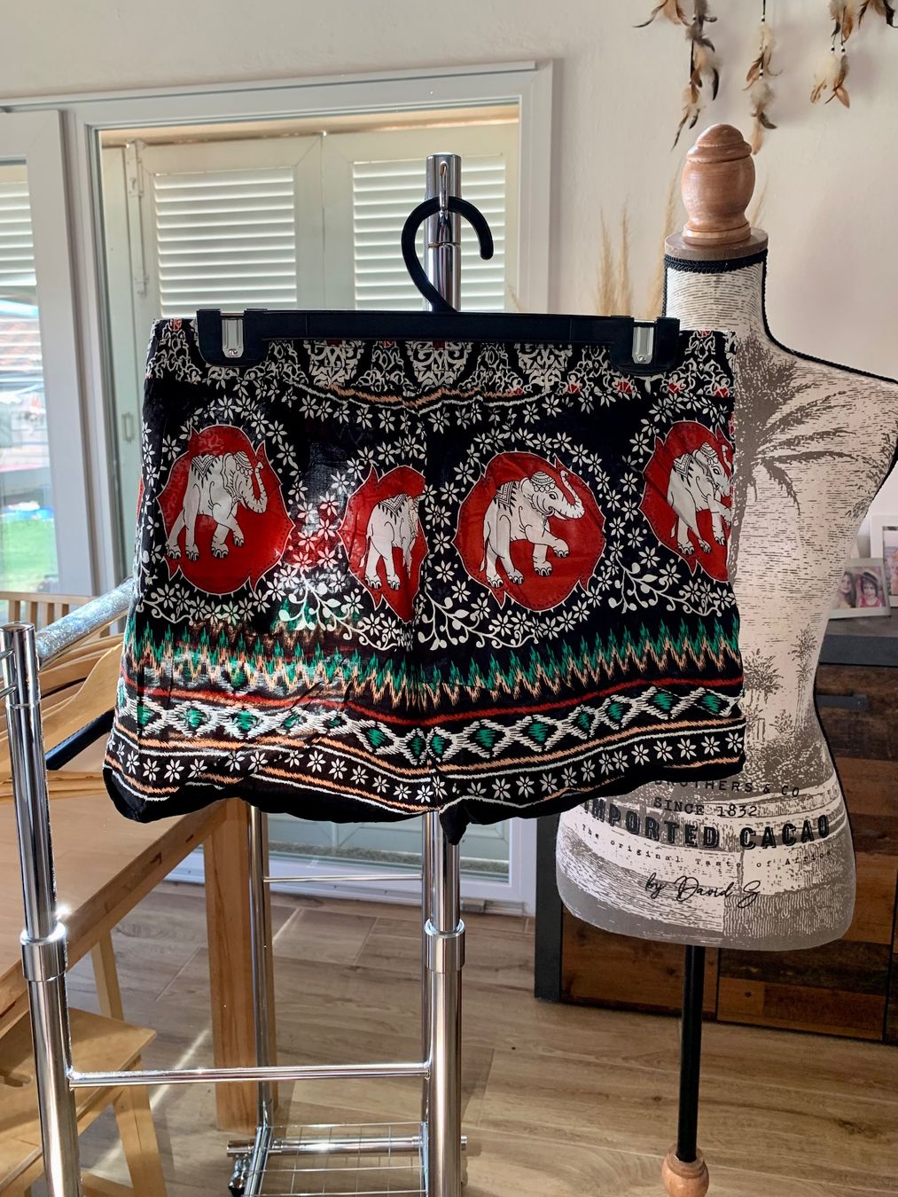 Pantaloni: Short bohème éléphants coton T.M – Nuovo (secondo la descrizione) da Perroy venduto da barballalla 1