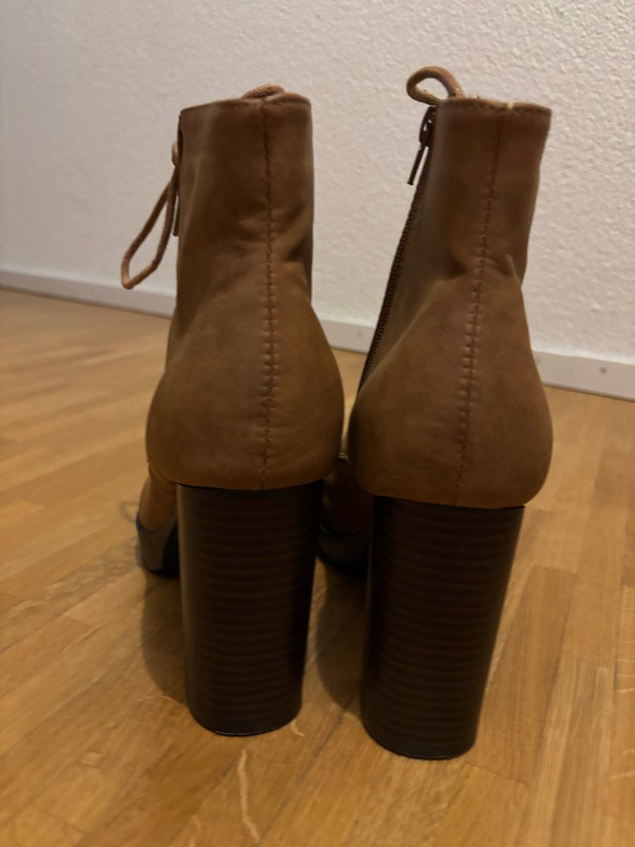 Damenschuhe: Damenstiefel braun – Neu (gemäss Beschreibung) aus Glattbrugg von S_ch_ 2