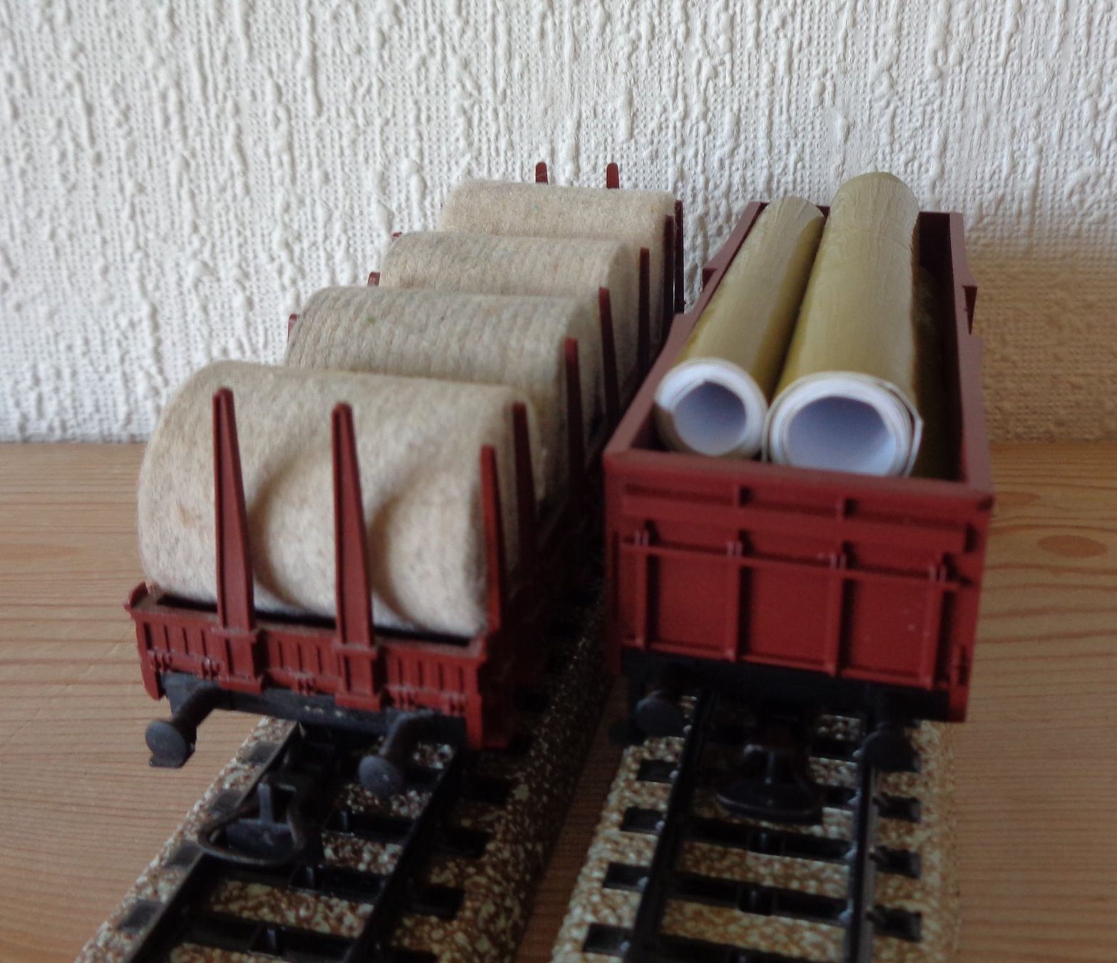 Märklin Modelleisenbahnen: Märklin, 2 Güterwagen mit Beladung, H0 – Gebraucht aus Arbon von lyres 1