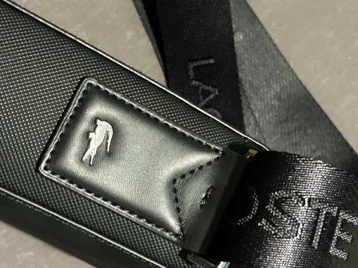 Lacoste Altro in  Abbigliamento & Accessori: Lacoste Schultertasche schwarz - Neu – Nuovo e nell'imballaggio originale da Uster venduto da JMGE 3