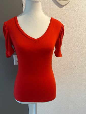 Damen T-Shirt rot mit Puffärmeln und V-Ausschnitt