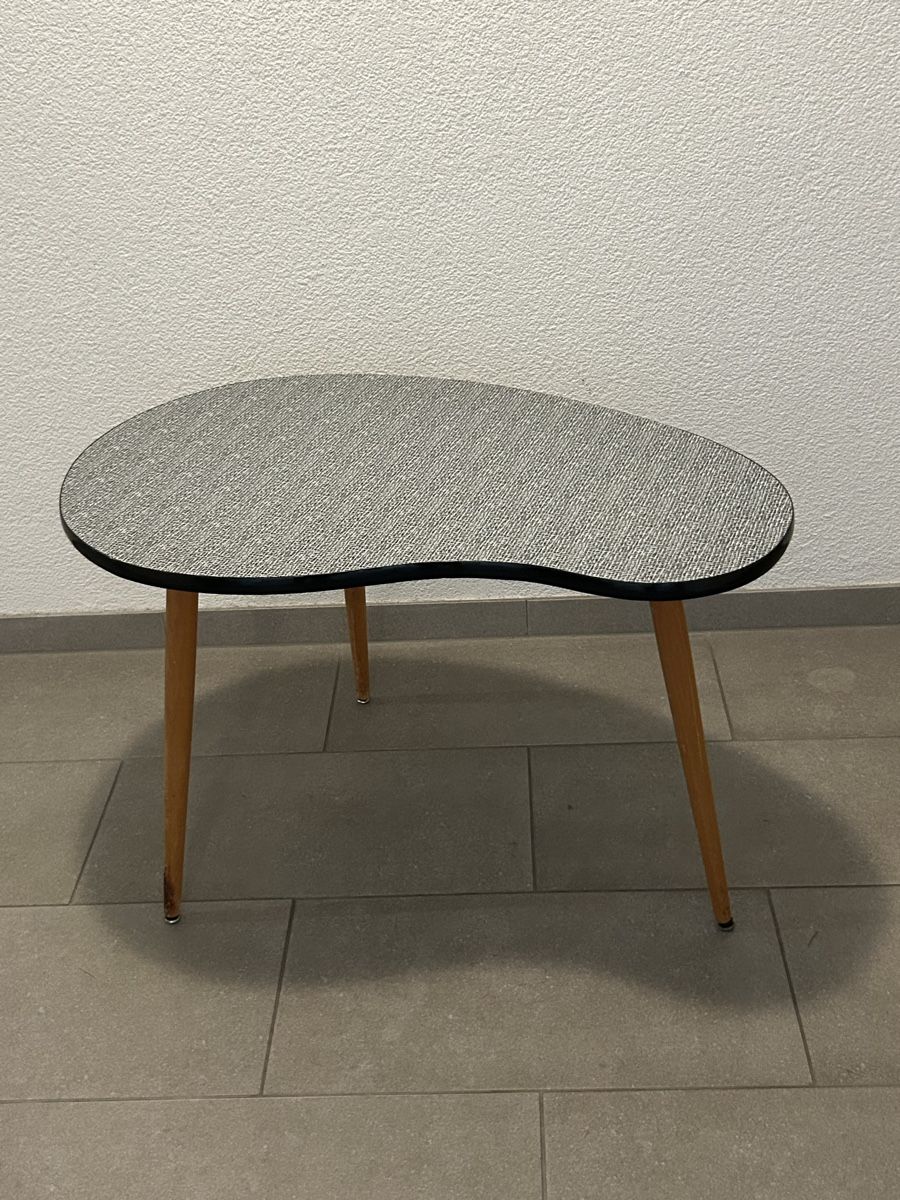 Tische: Table basse vintage des années 50, forme haricot. – Gebraucht aus Thierrens von Bigla 3