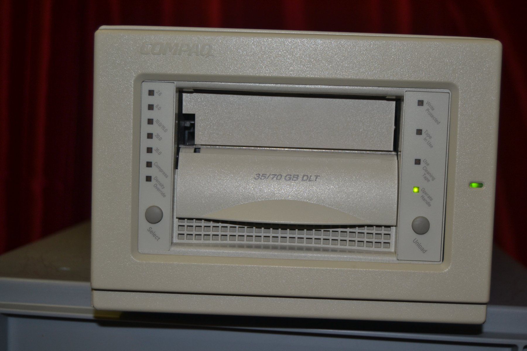 Dischi rigidi: Compaq 35/70 GB DLT external Tape Drive – Usato da Wil SG venduto da fanofrio 1