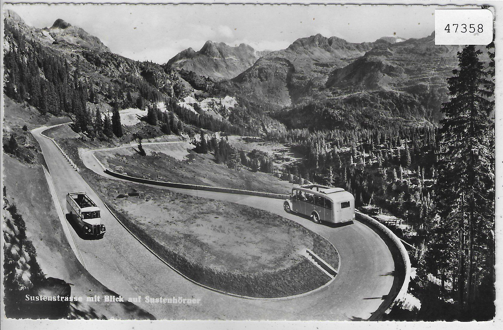 Cartoline postali: Sustenstrasse mit zwei Postautos – Usato da Ettingen venduto da Kartenplanet