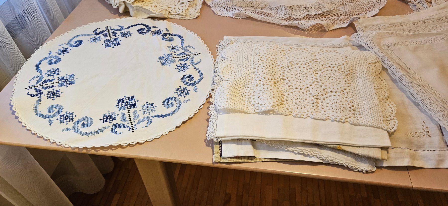 Tessuti: Alte Leinen Servietten, Stoffe, Deckelchen, Deckel – Usato da Winterthur venduto da Karat 3