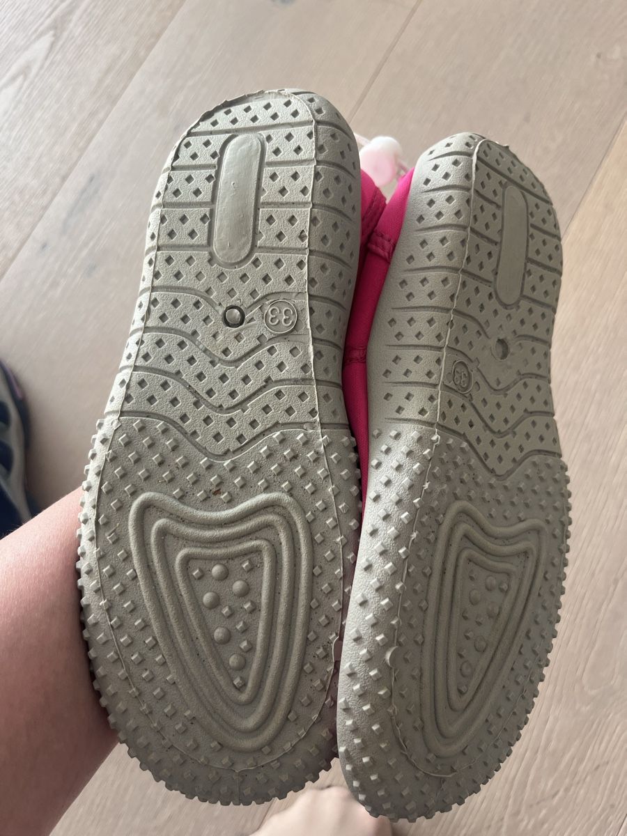 Schuhe für Mädchen: Badeschuhe 33 gross geschnitten – Neu (gemäss Beschreibung) aus Wallisellen von Nataschab0 1