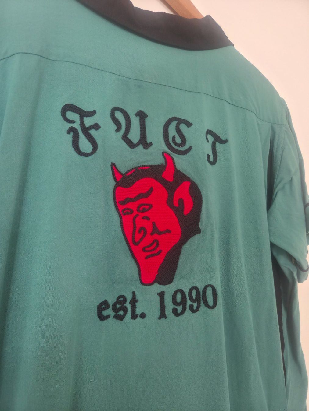 Camicie: FUCT Red Devil Bowling Shirt Size Medium Türkis – Usato da Zürich venduto da Wickeddude 5
