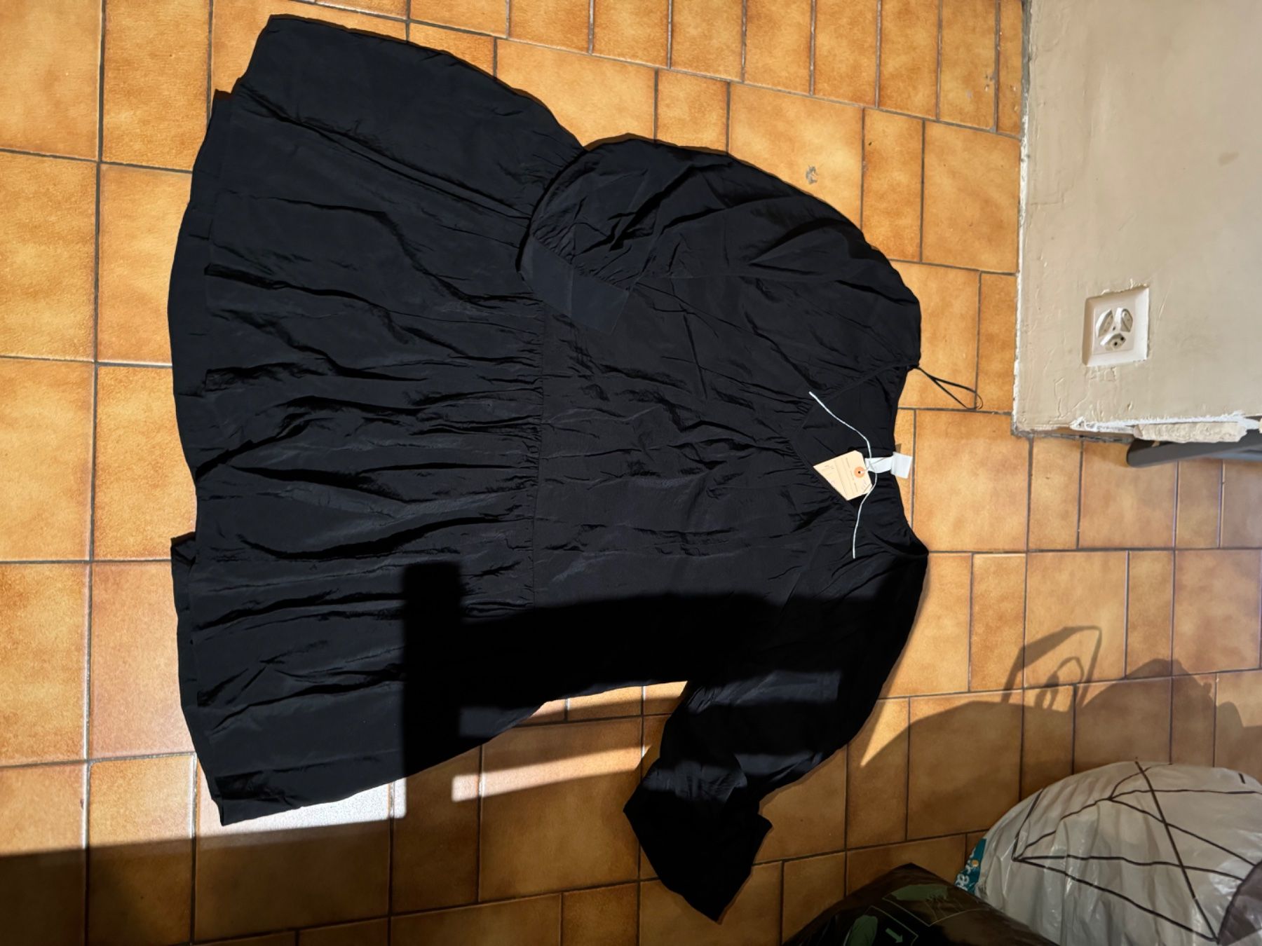 H&M Vestiti: Robe noire Taille 38 Myriam – Usato da Veyrier venduto da kimedovapa 1