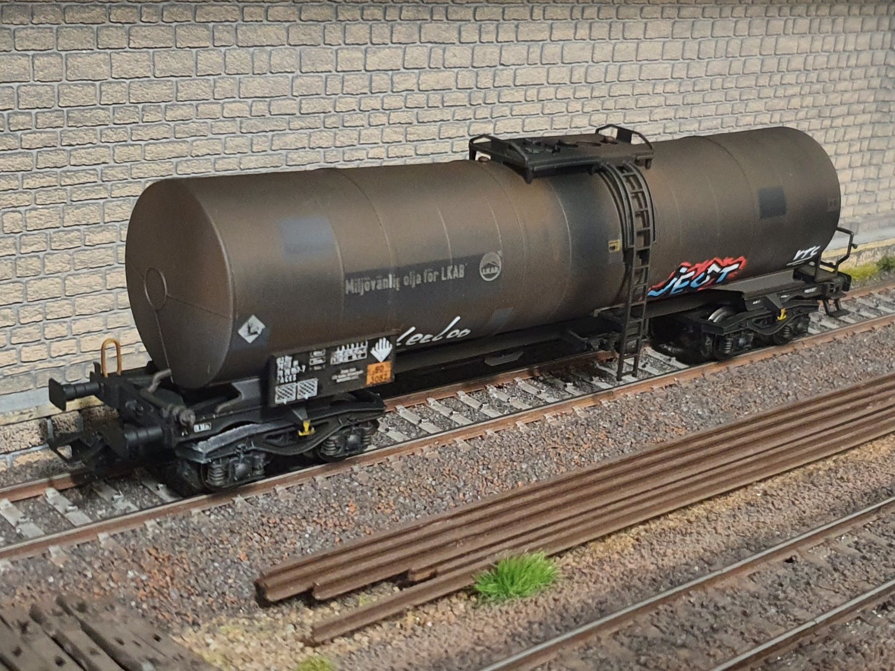 Märklin Modellini di ferrovie: SET WAGONS CITERNE, MARKLIN 47567, PATINE + GRAFFITIS – Nuovo (secondo la descrizione) da Loveresse venduto da FIFILOULOU 4