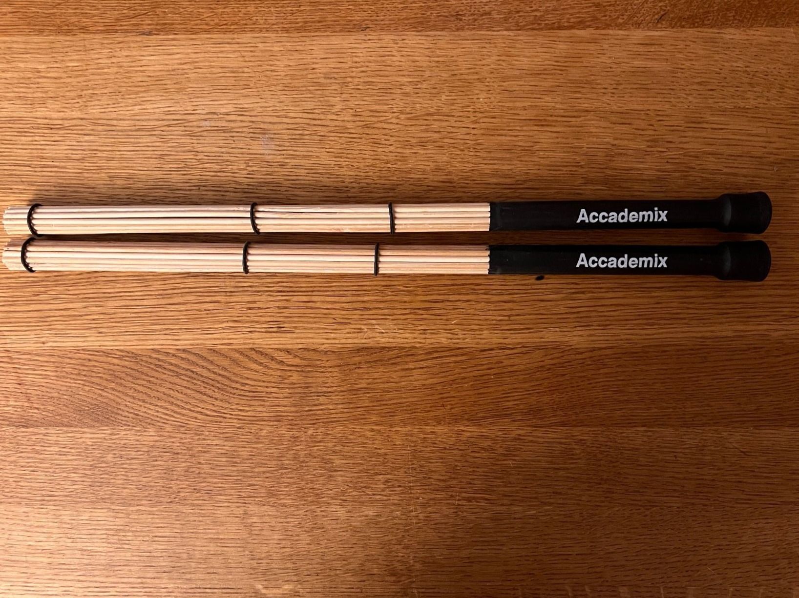 Musikinstrumente: 1 Paar Accademix Bundle Drumsticks, neu! – Neu und originalverpackt aus Arlesheim von Haks