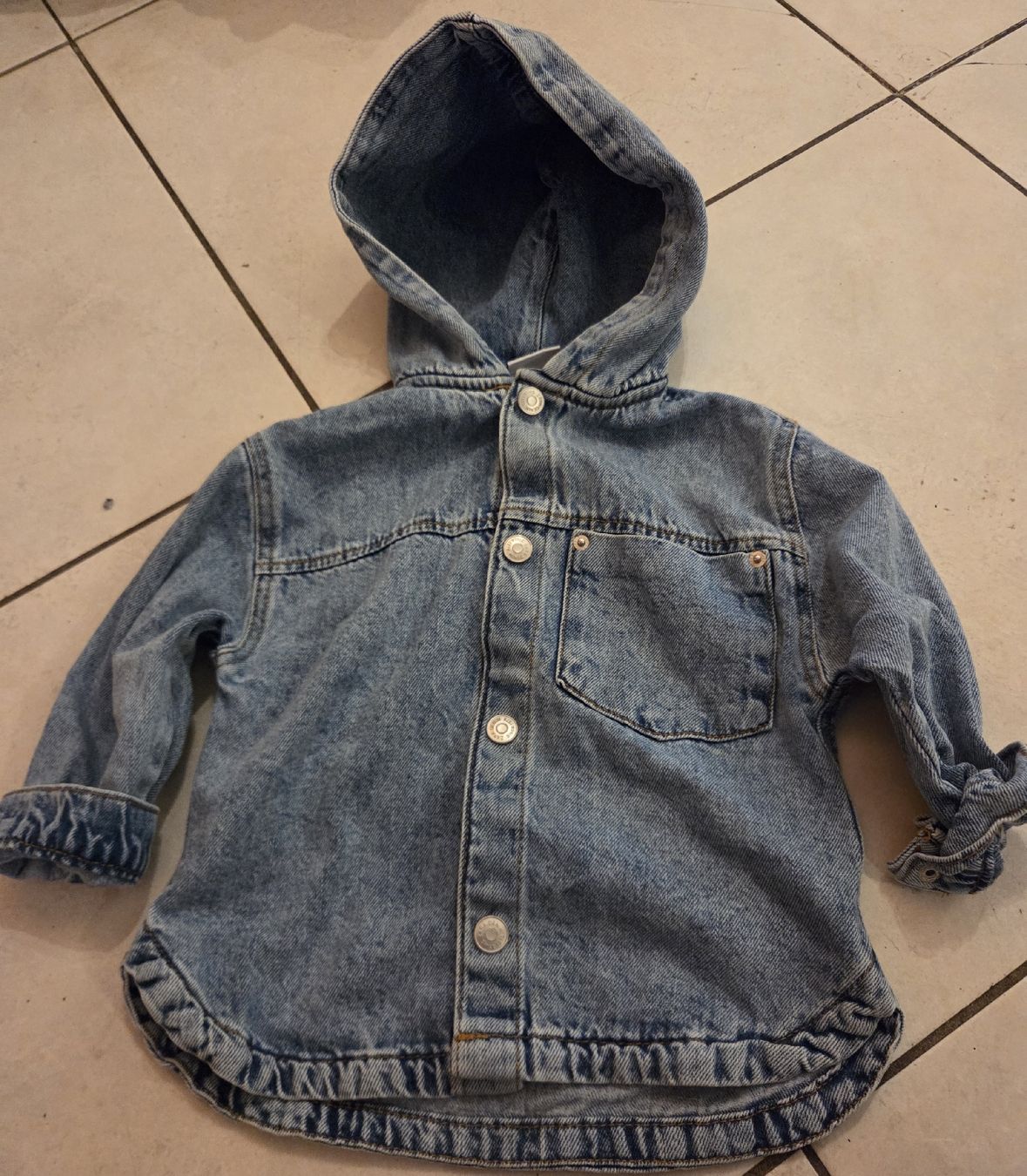 Zara Giacche & Cappotti: schöne Jeansjacke gr 86 Zara – Usato da Wetzikon ZH venduto da strubeli444